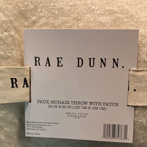NEW Rae Dunn FA LA LA MITTEN FAUX MOHAIR 50X60 THROW WITH PATCH - Picture 4 of 6